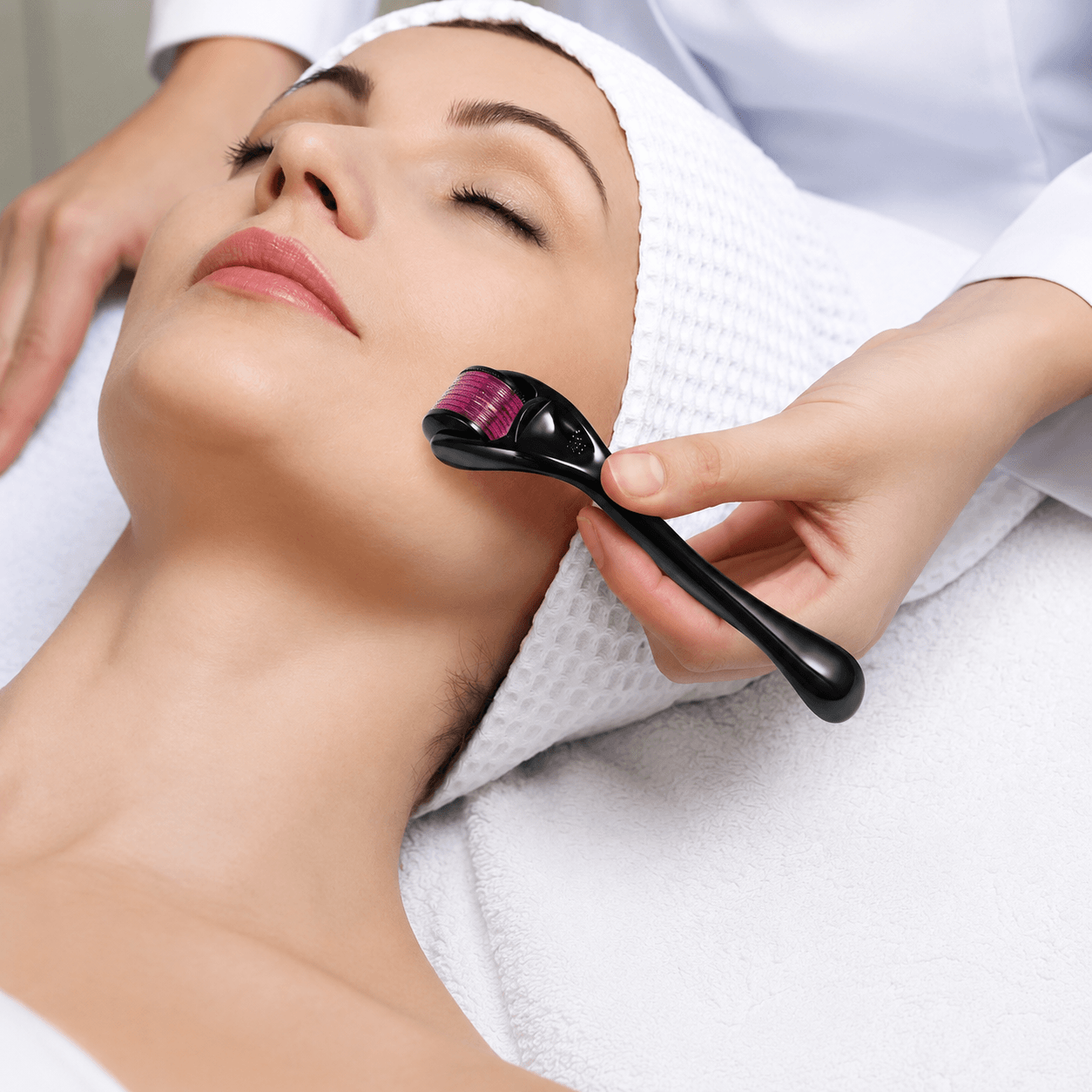 Microneedle Derma Roller for Glowing Skin — Professional Skin Rejuvenation Tool